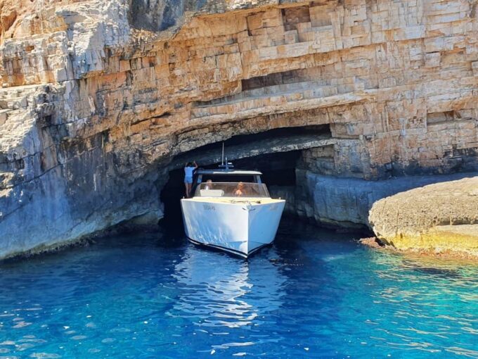 Hvar: Colnago 45 Speedboat Private Charter With Crew - Frequently Asked Questions
