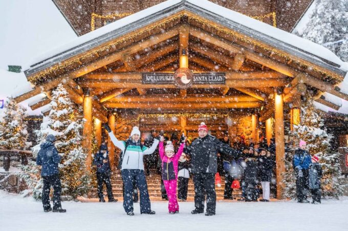 Rovaniemi: Private Pro Photoshoot in Santa Claus Village - Frequently Asked Questions