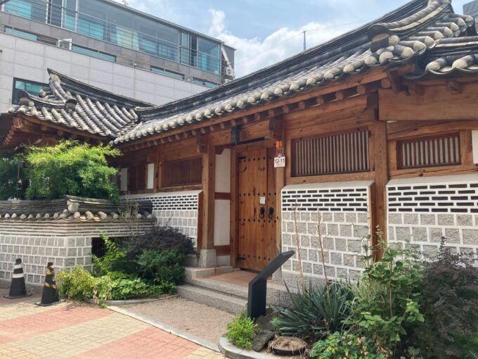 Seoul: Hanbok, Gyeongbokgung and Tongin Market Walking Tour - Frequently Asked Questions