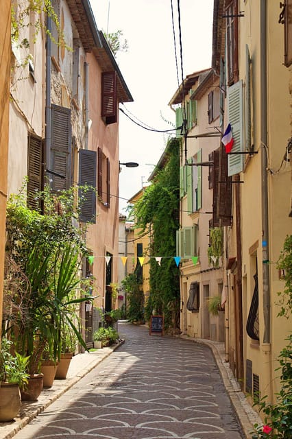 Visit Saint Paul De Vence, Antibes & Cannes: 7h Tour - Frequently Asked Questions