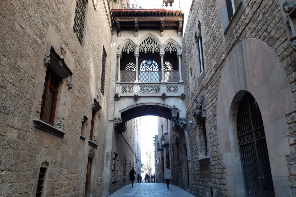 Walking Tour Gothic Quarter and Ramblas+Boat Trip - Frequently Asked Questions