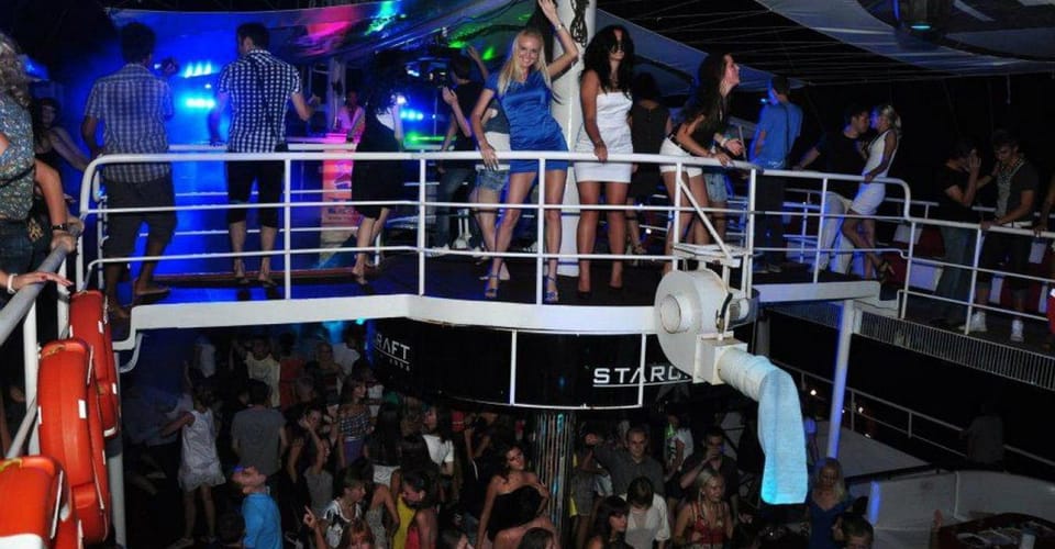 Alanya: Transfer to the Night Disco Boat Tour & Foam Party - Key Points