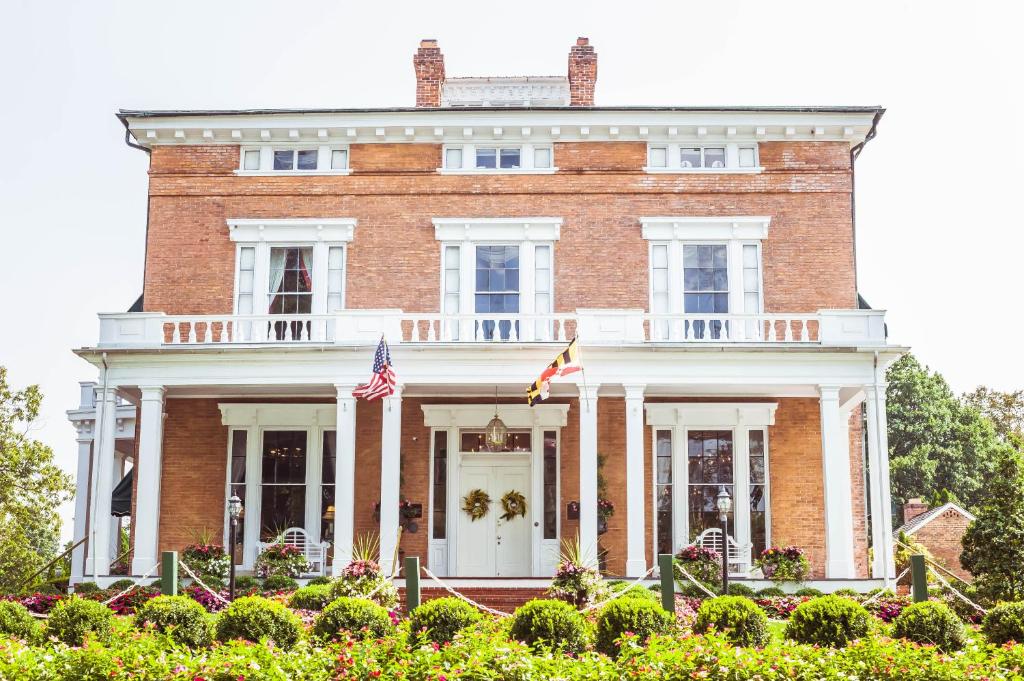 Antrim 1844 - Hotel Overview and Location