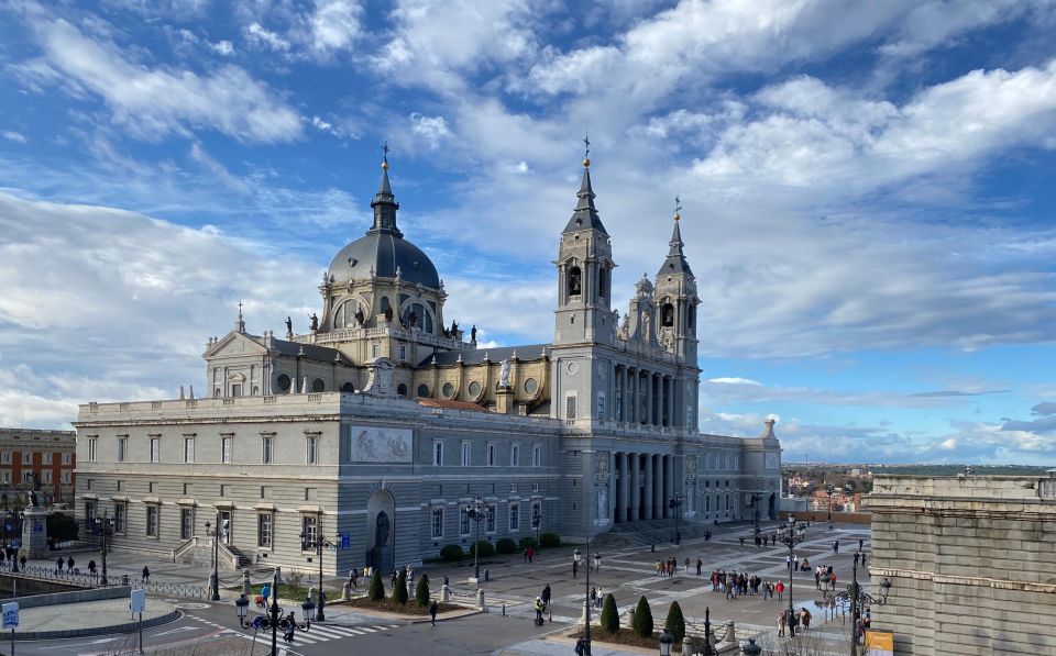 Architecture Tour: Old Historic Madrid With an Architect - Key Points