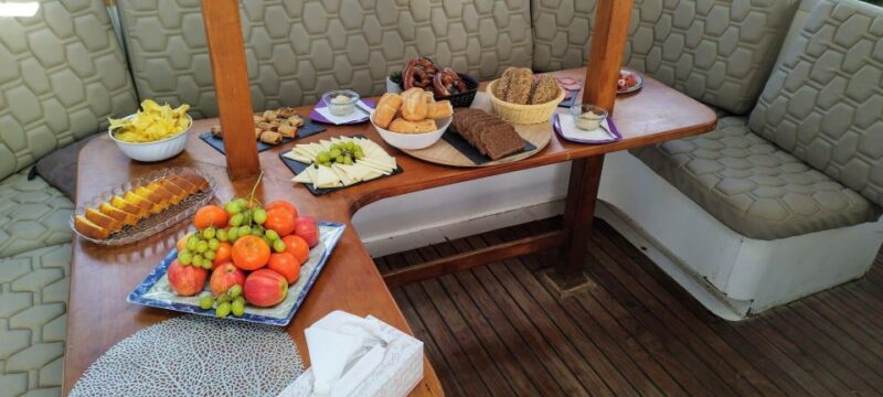 Arguineguin: Catamaran Excursion With Lunch and Drinks - Key Points