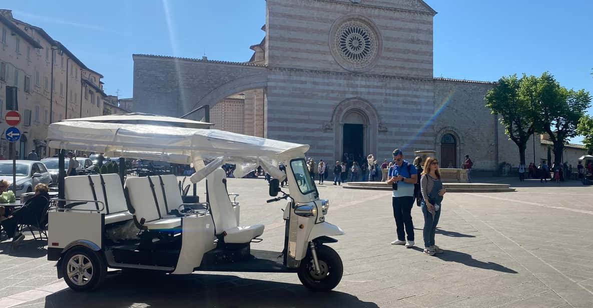 Assisi: Night Tour by Vintage Tuk Tuk: Italian - Key Points