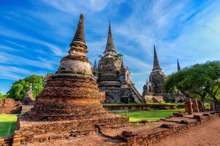 Ayutthaya: UNESCO Heritage Temples and Cafe Day Tour