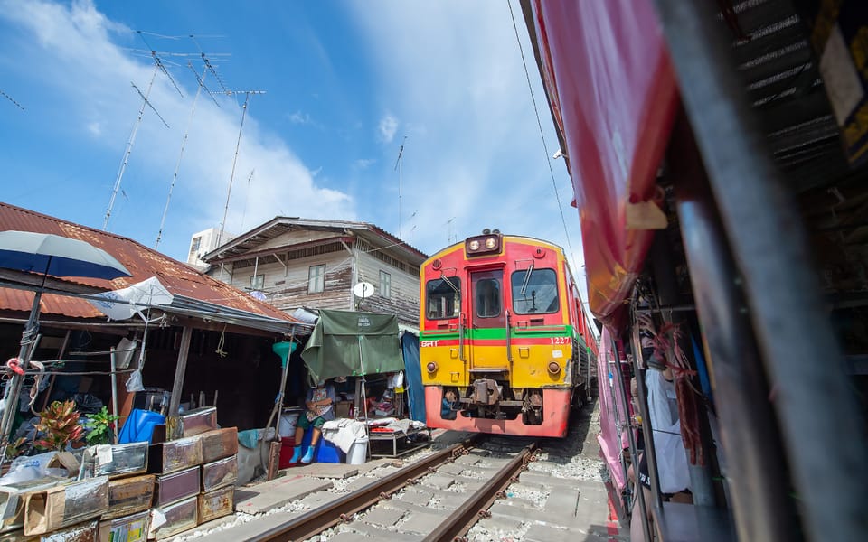 Bangkok: Maeklong Railway Market and Amphawa Floating Market - Key Points