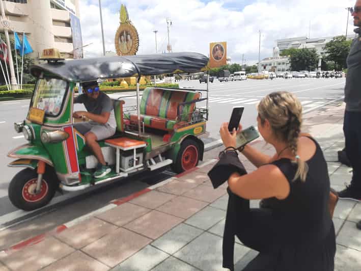 Bangkok : TUK TUK Twilight Cultures Market and Food Taste - Key Points