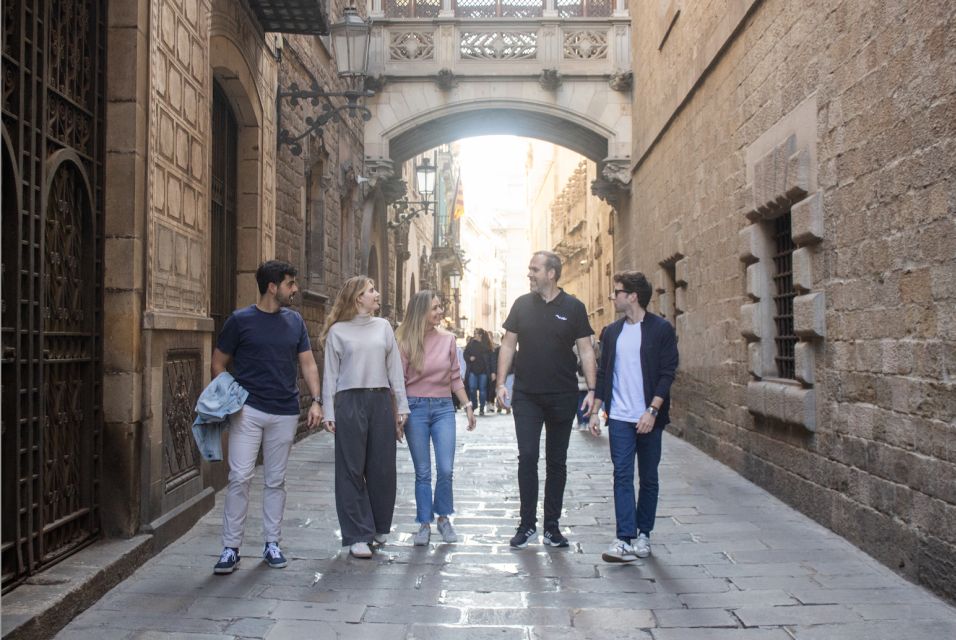 Barcelona: City Highlights Walking Tour With Sagrada Familia - Key Points