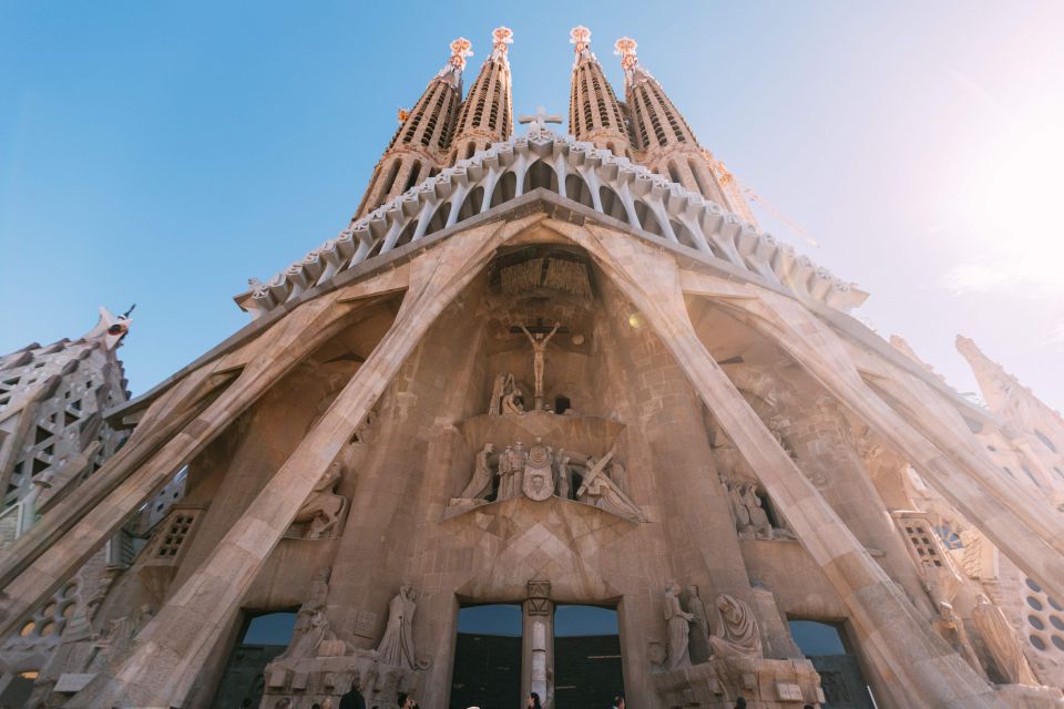 Barcelona: Exclusive Sagrada Familia Private Guided Tour - Key Points