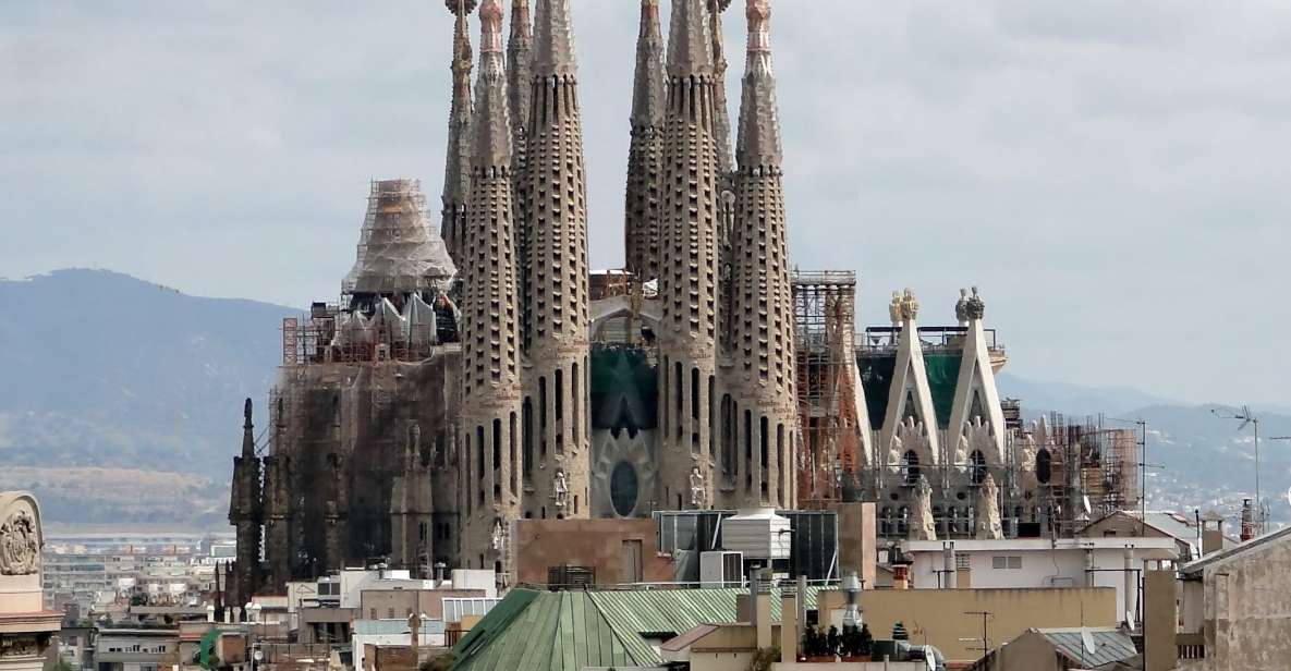 Barcelona: Fast Track Guided Tour of Sagrada Familia - Key Points