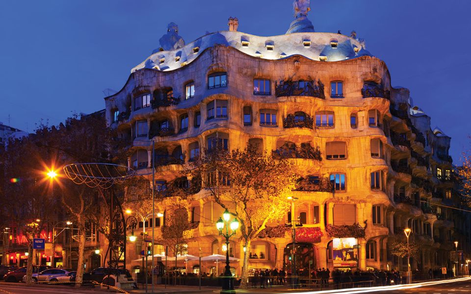 Barcelona: Gaudí Sightseeing Guided Segway Tour - Key Points