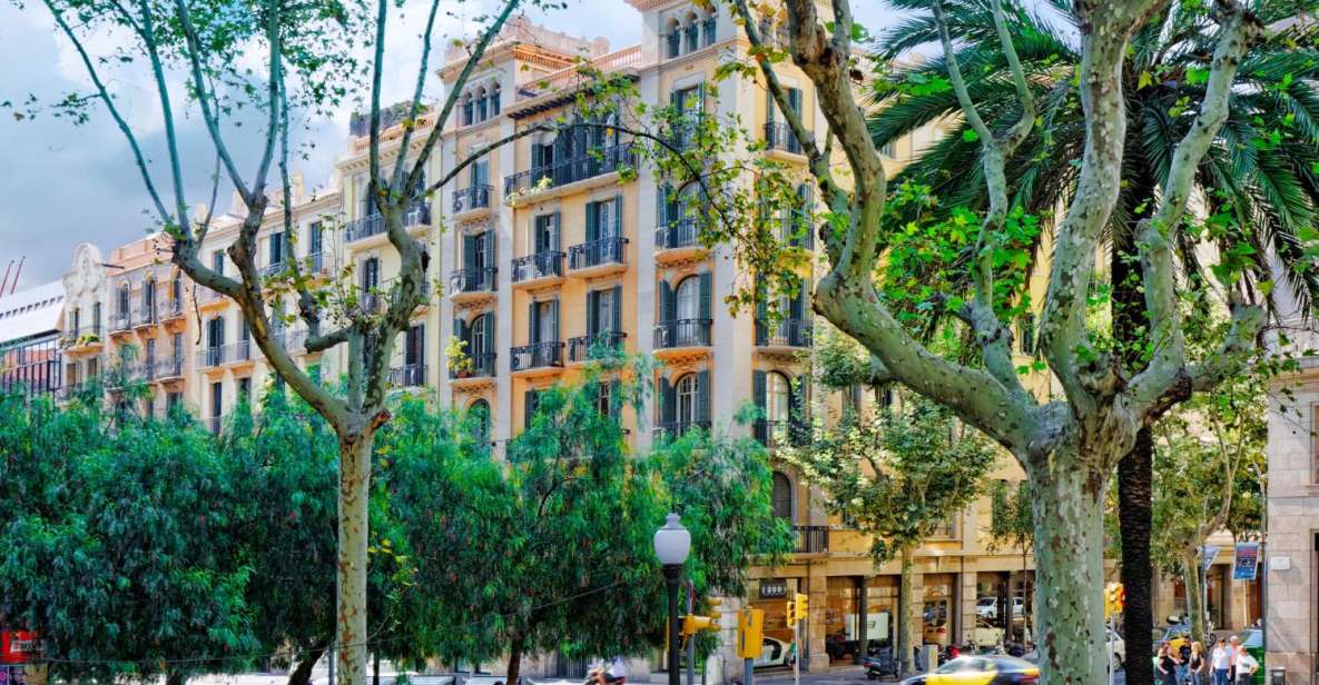 Barcelona: Insta-Perfect Walk With a Local - Key Points