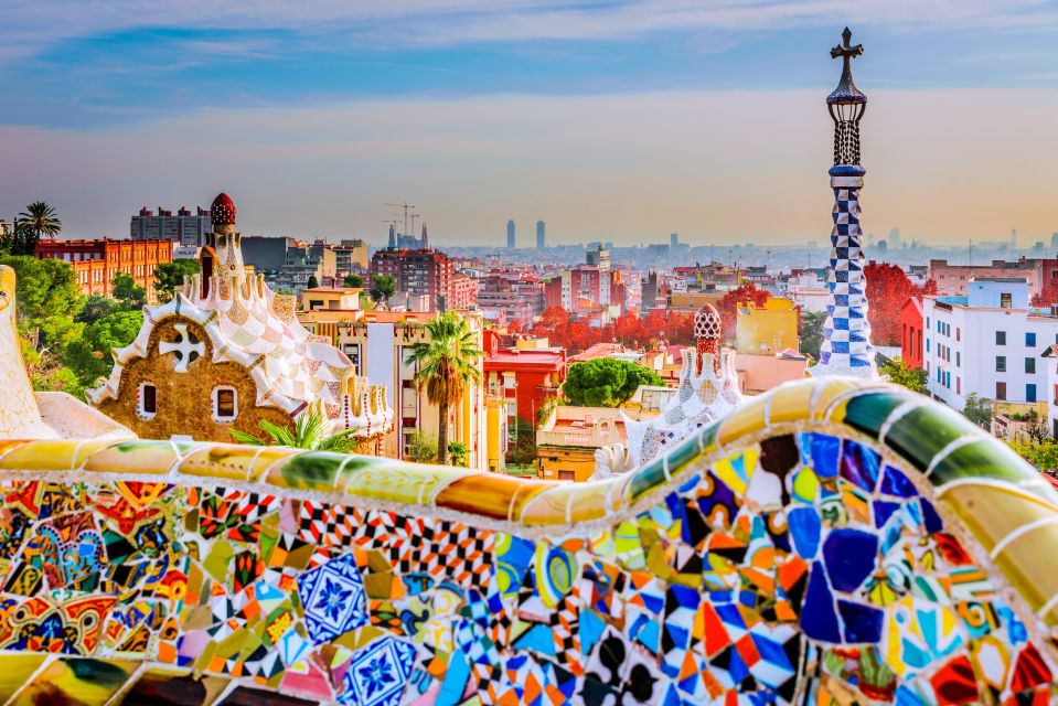 Barcelona Old Town and Top Attractions Private Car Tour - Key Points