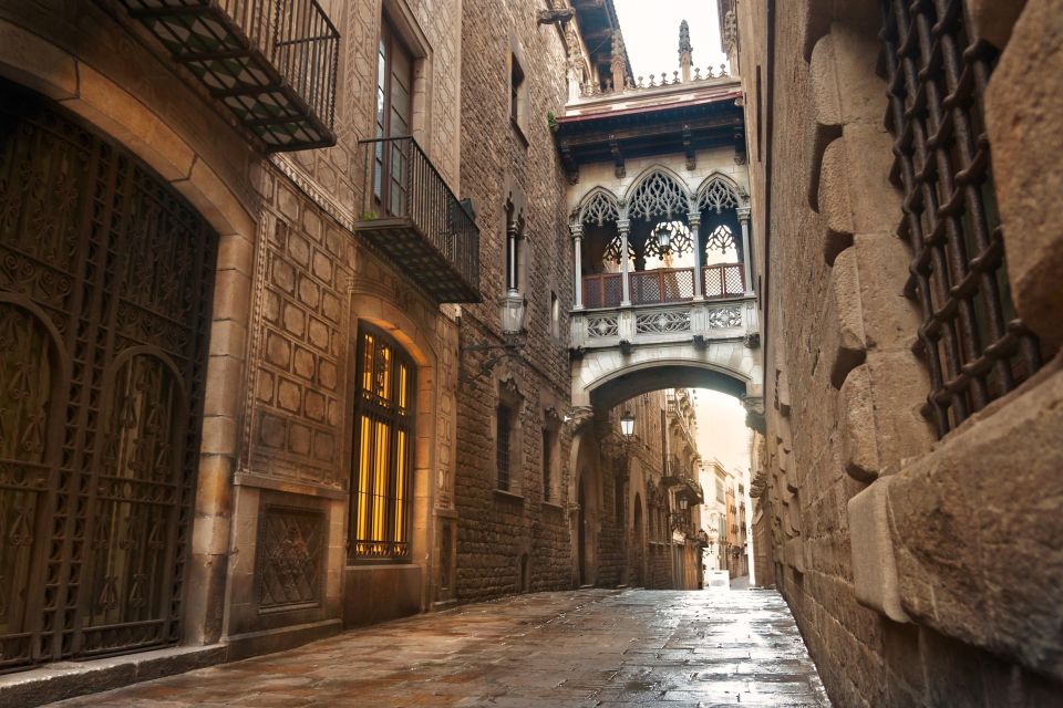 Barcelona: Old Town Walking Tour With Optional Casa Batlló - Key Points