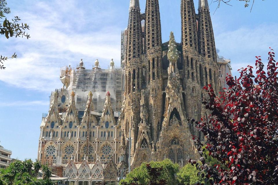 Barcelona & Park Güell: Private Half-Day Tour With Pickup - Key Points