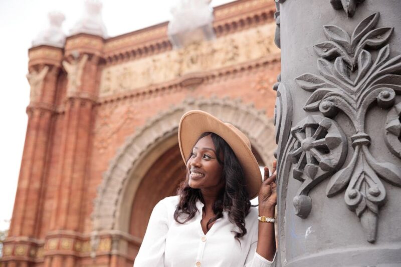 Barcelona: Private Photoshoot at Arc De Triomf - Key Points