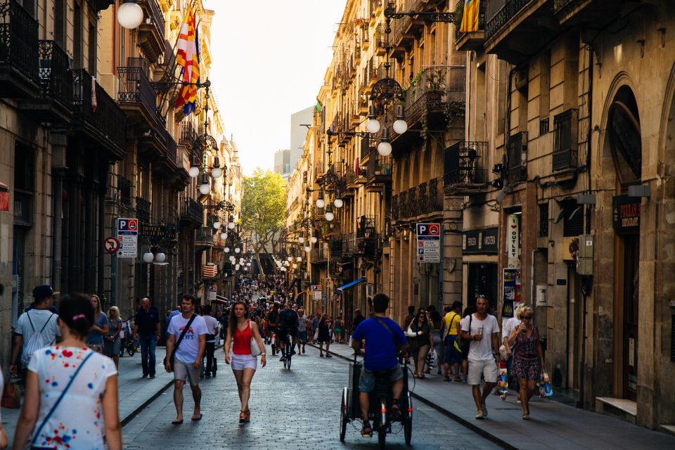 Barcelona: Private Tour W/ Locals – Highlights & Hidden Gems - Key Points