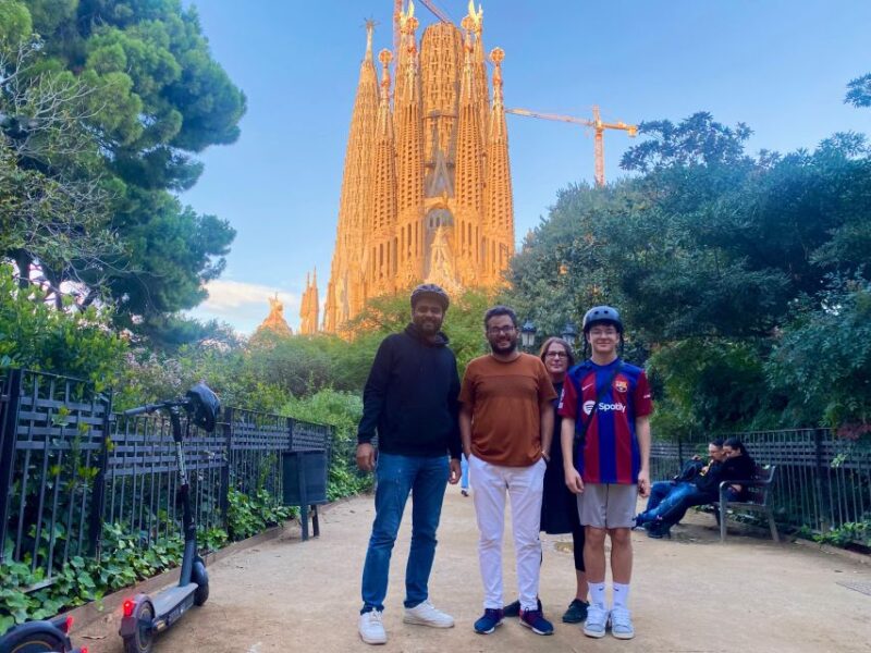 Barcelona: Sagrada Familia Private E-Scooter Tour - Key Points