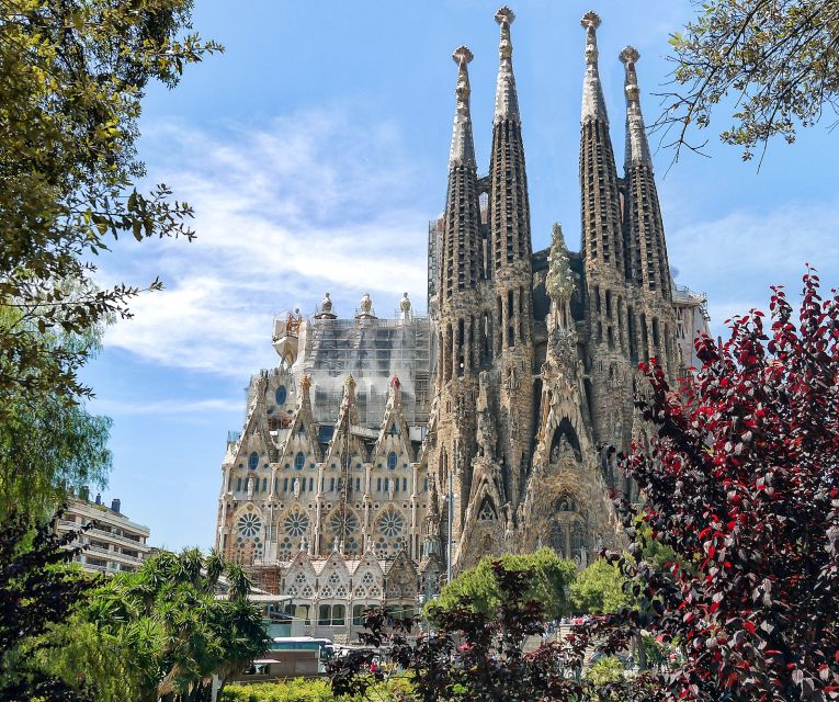 Barcelona: Sagrada Família Skip the Line Tour & Entry Ticket - Inclusions and Exclusions