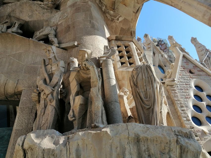 Barcelona: Sagrada Família Tour With Optional Tower Access - Key Points