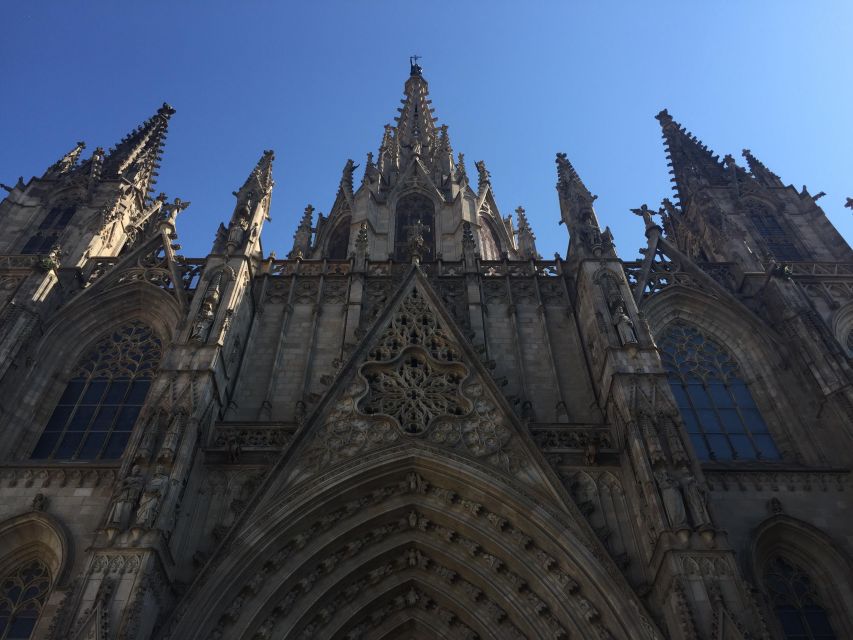 Barcelona: Yoga + Food Taste + City Centre Walking Tour - Key Points