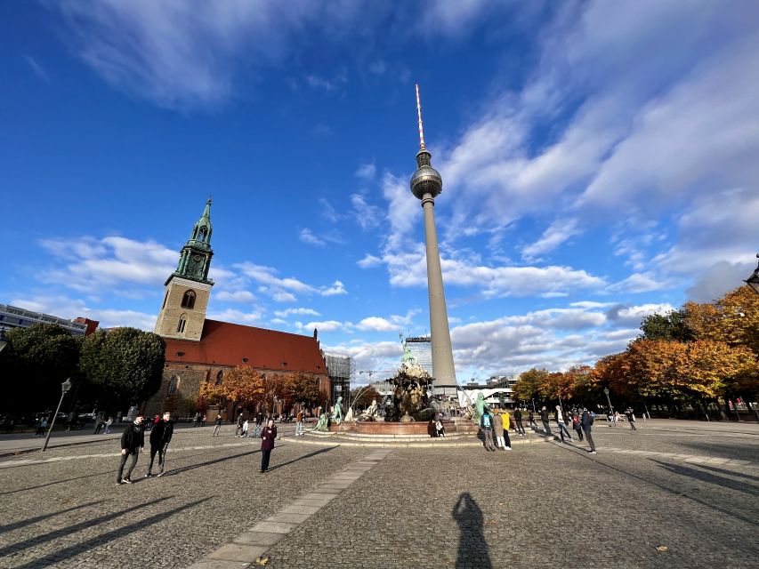 Berlin: Guided Walking Tour in English - Key Points