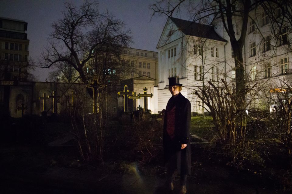 Berlin: Haunted Guided Live Theatre Tour in German - Key Points