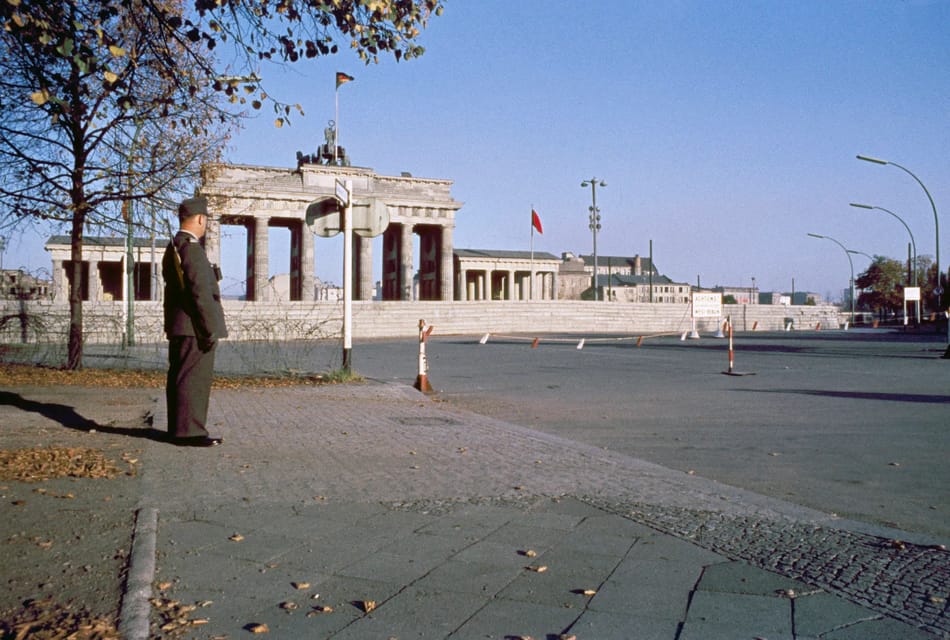 Berlin: Private Guided Tour With a Local Historian - Key Points