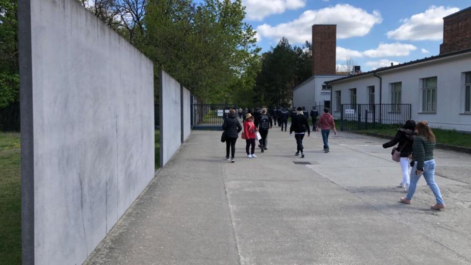 Berlin: Sachsenhausen Concentration Camp Guided Tour - Key Points