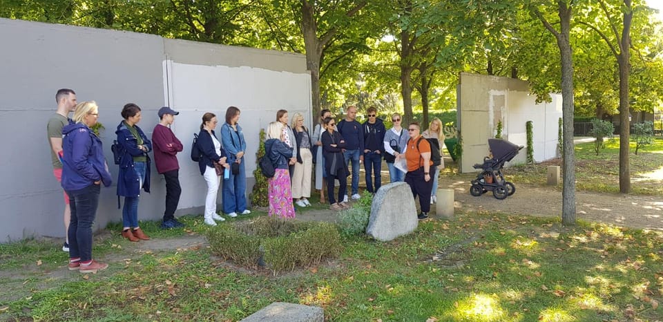 Berlin: Tour Through the Invalids Cemetery - Key Points