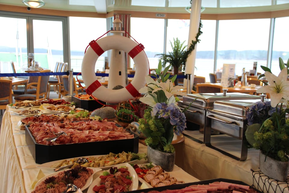 Biggesee: XXL Boat Ride With All-Inclusive Brunch Buffet - Key Points