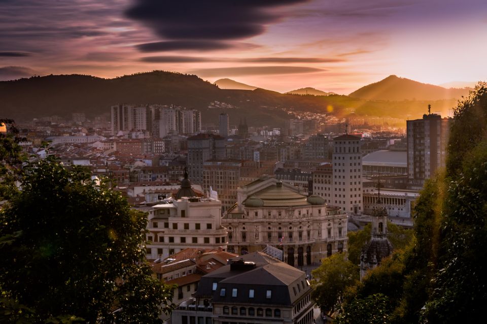 Bilbao: Express Walk With a Local in 60 Minutes - Key Points