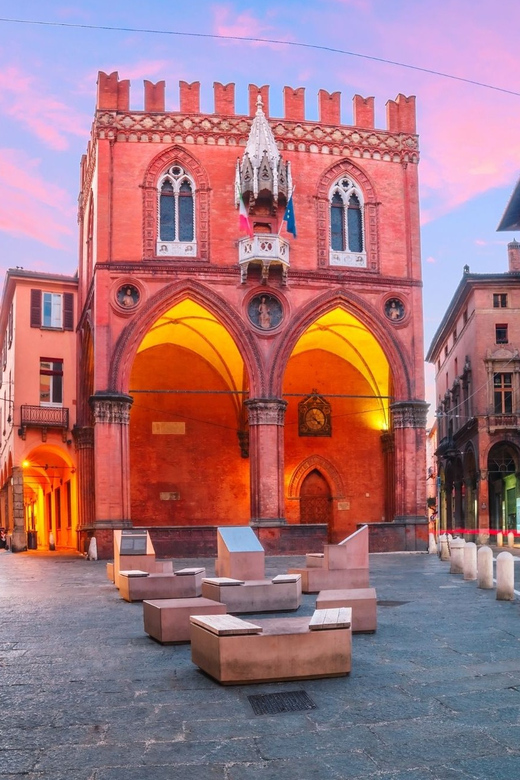 Bologna: Highlights App Guided Tour With Puzzles - Key Points