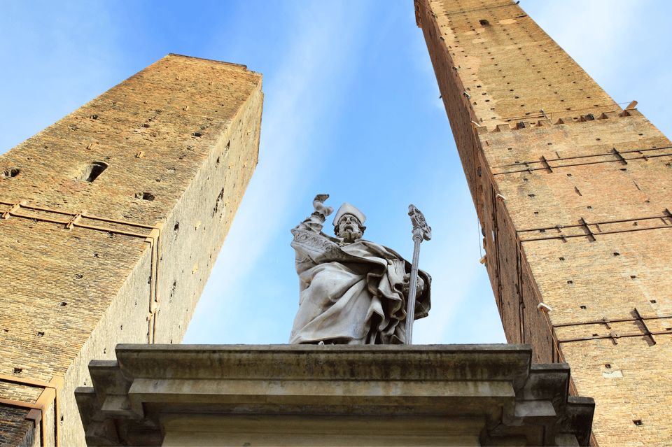 Bologna: Highlights App Guided Tour With Puzzles - Experience and Features