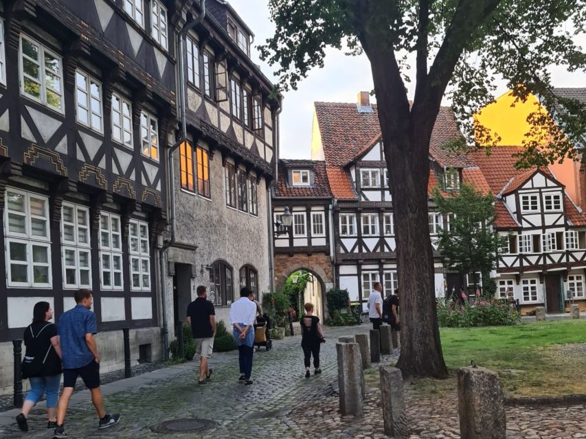 Braunschweig: Guided Walking Tour With Food Tastings - Key Points