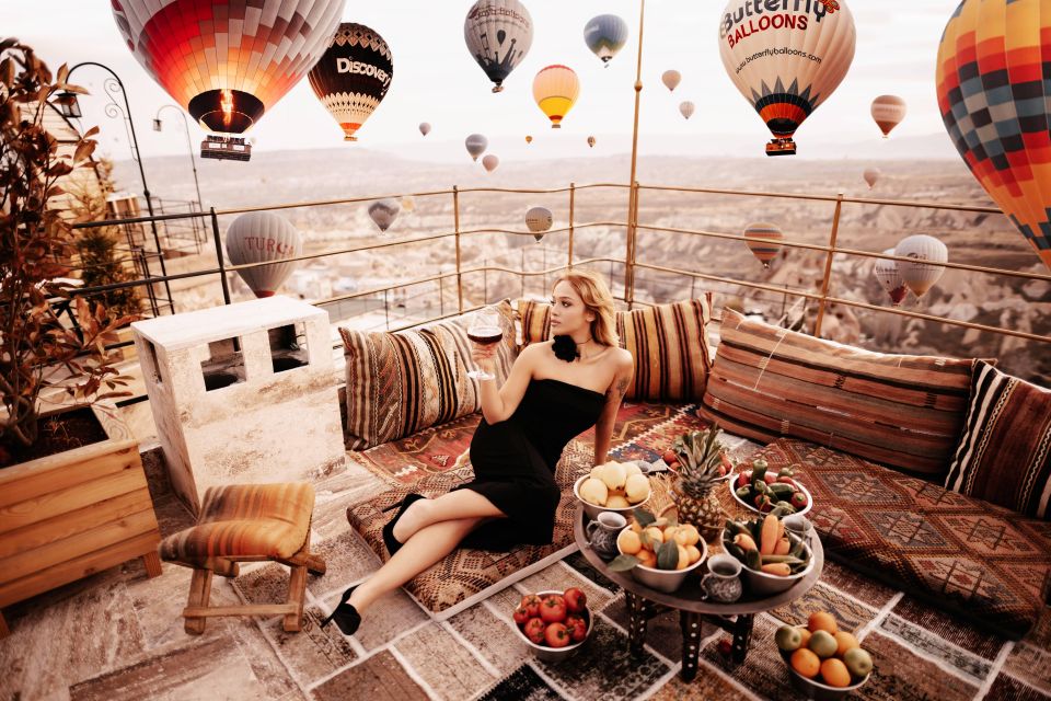 Breakfast in Cappadocia at Carpet Terrace With Balloons - Key Points