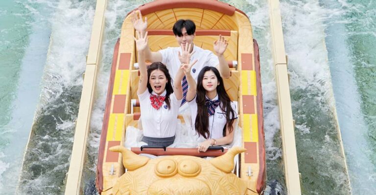 Busan: Lotte World 1 Day Pass + Korean School Uniform Rental