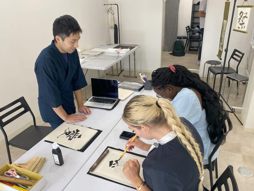 Calligraphy and Kakejiku(Hanging Scroll) Making in TOKYO - Overview of the Experience