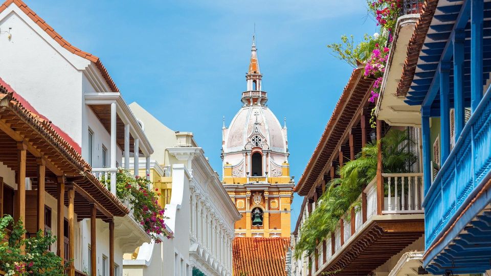 CARTAGENA: FULL CITY TOUR & LUNCH AT BOURDAIN FAVORITE SPOT - Key Points