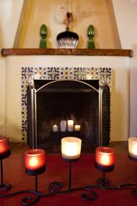 Casa De Tres Lunas/House of Three Moons - Good To Know