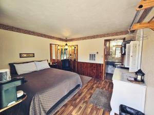 Cedar Wood Inn - Good To Know