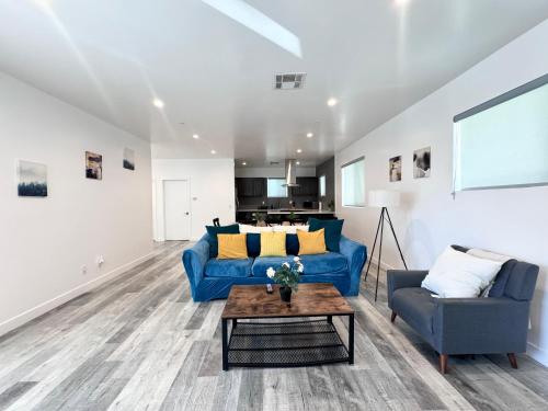 Cheerful 4BR Home With Parking in East Hollywood - Good To Know