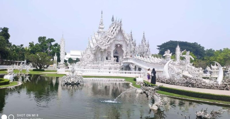 Chiang Rai : White & Blue Temples and Emerald Bhudda Story. - Key Points
