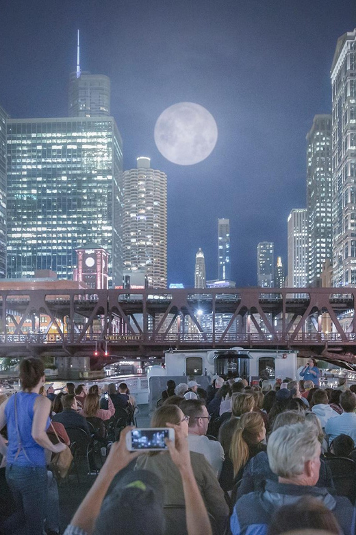 Chicago: Historic Gangsters & Ghosts Night Cruise - Key Points