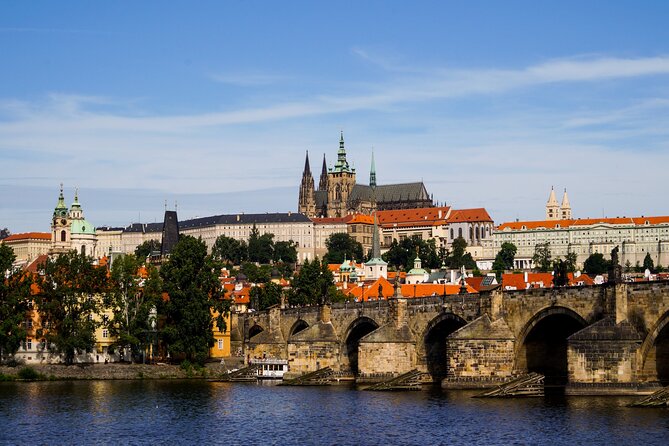 Classic Prague Castle Tour, Strahov Monastery & Castle District - Good To Know