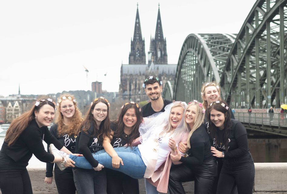 Cologne: Bachelorette Party Tour in the Old Town With Photoshoot - Key Points