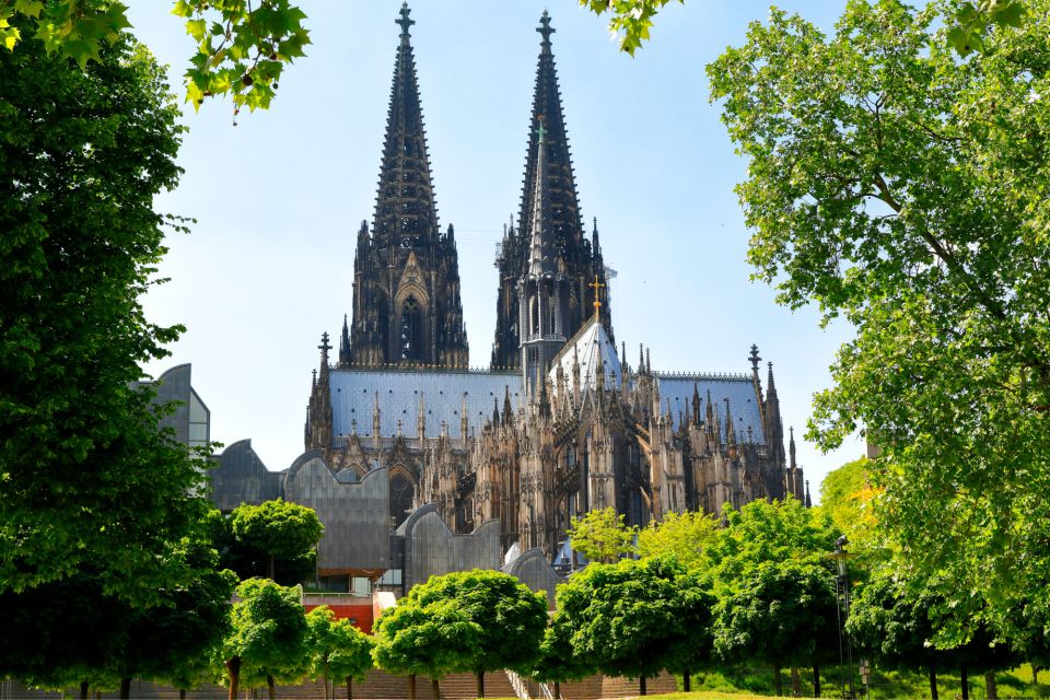 Cologne: First Discovery Walk and Reading Walking Tour - Key Points