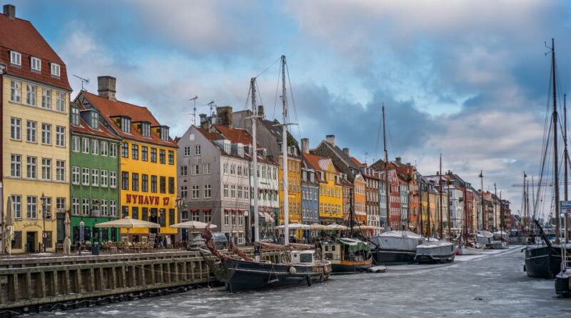 Copenhagen: Christmas Spirit Private Walking Tour - Key Points